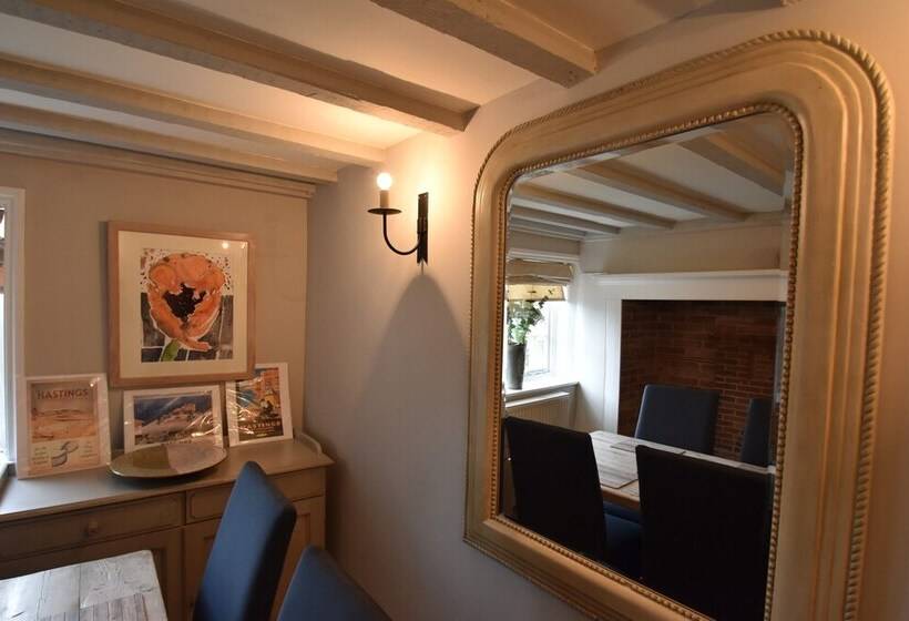 Rose Mullion Cottage