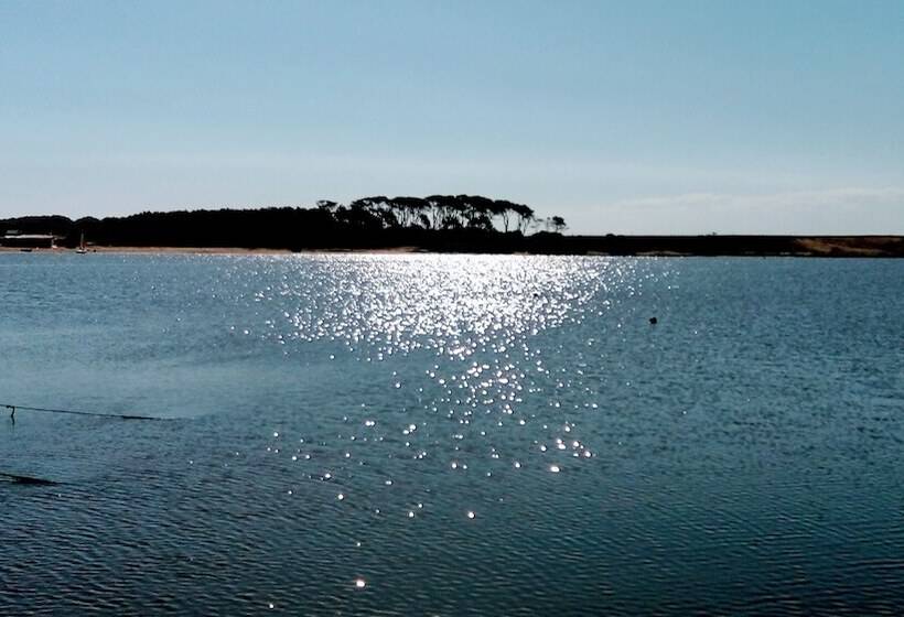 هتل Laguna Garzon Lodge