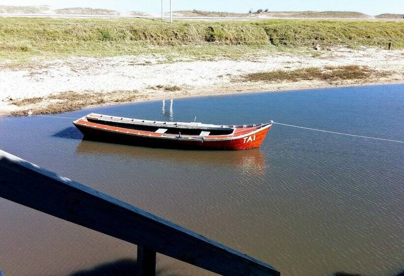 هتل Laguna Garzon Lodge