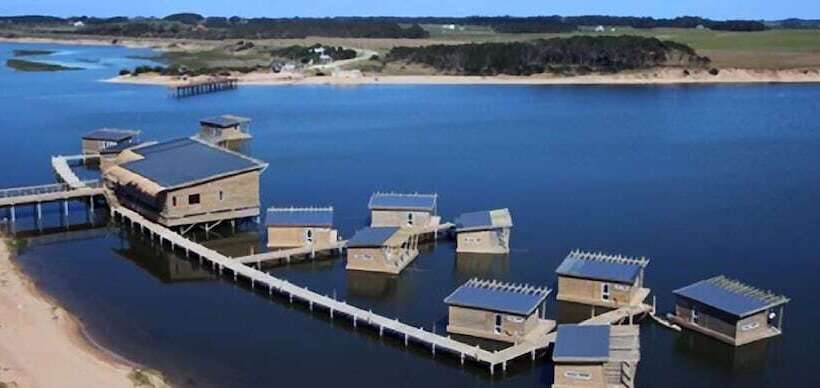 هتل Laguna Garzon Lodge