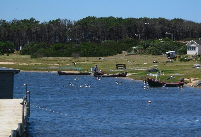 هتل Laguna Garzon Lodge