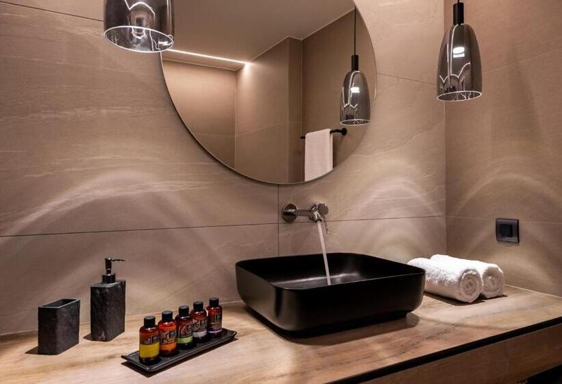 Neoma Luxury Suites