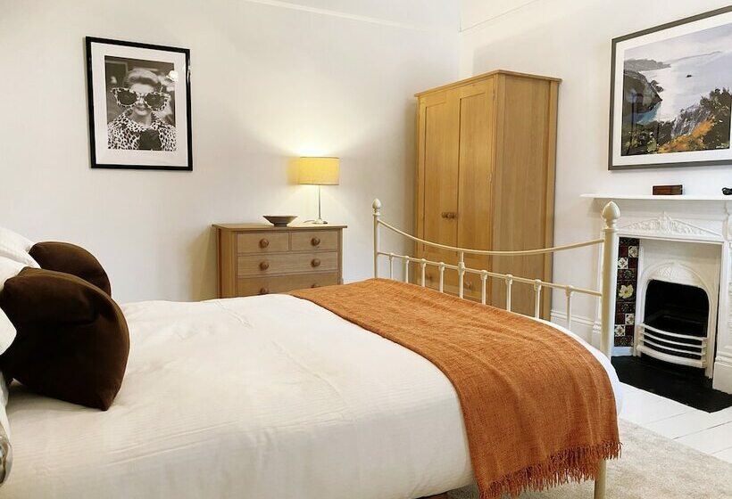 住所  Spectacular Coastal Townhouse In Fowey For 8