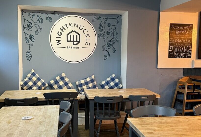 مبيت وإفطار The Pilot Boat Inn