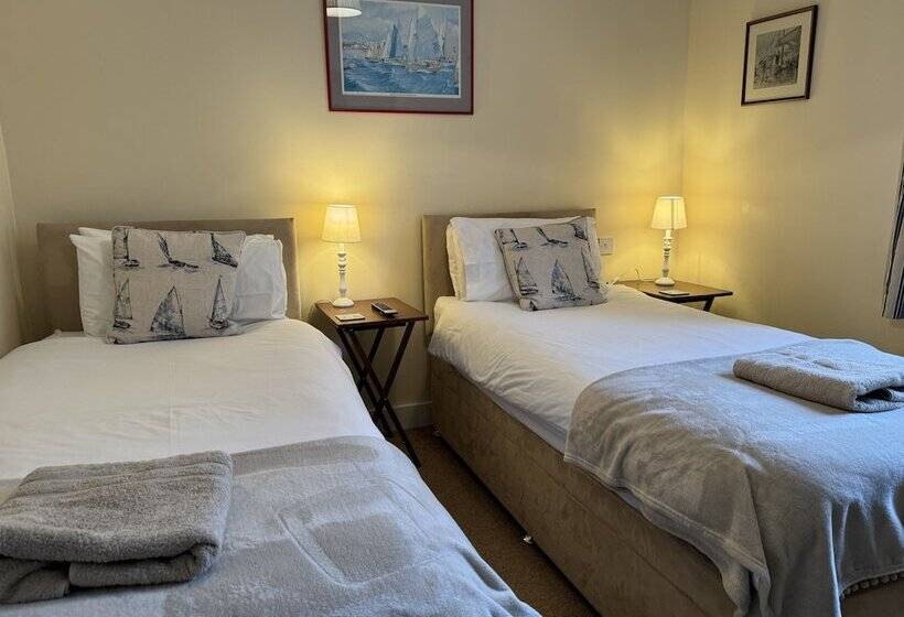مبيت وإفطار The Pilot Boat Inn