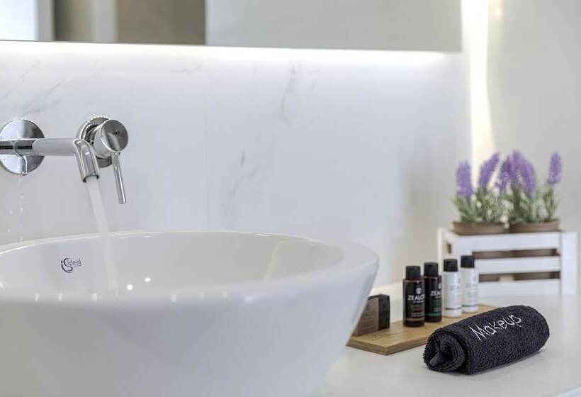 Onyx Hotel & Suites