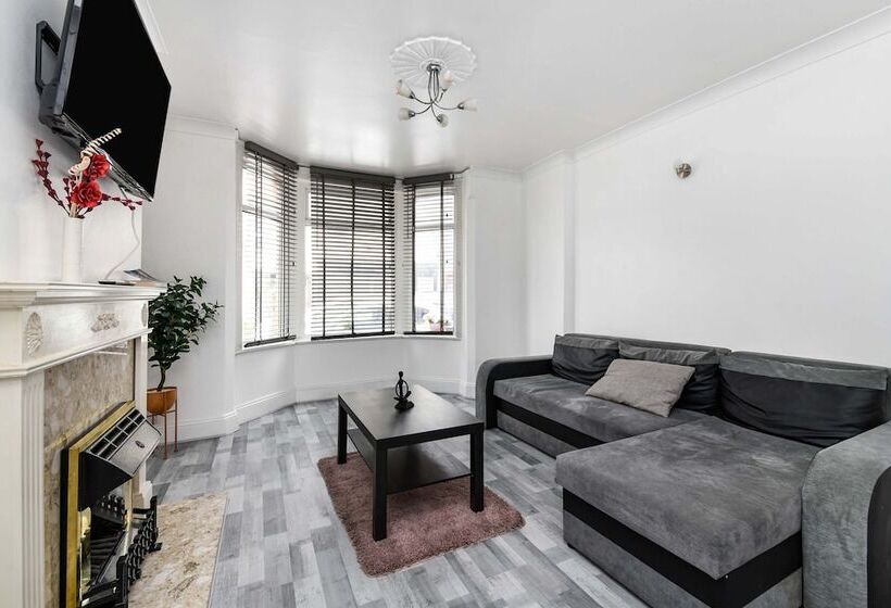 اقامتگاه 4br 10guests Parking Garden