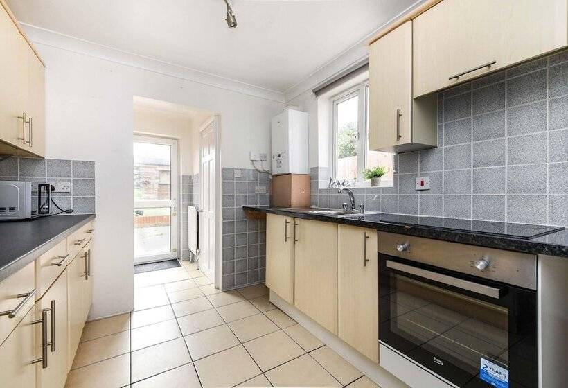 اقامتگاه 4br 10guests Parking Garden