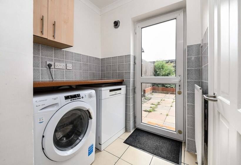 اقامتگاه 4br 10guests Parking Garden