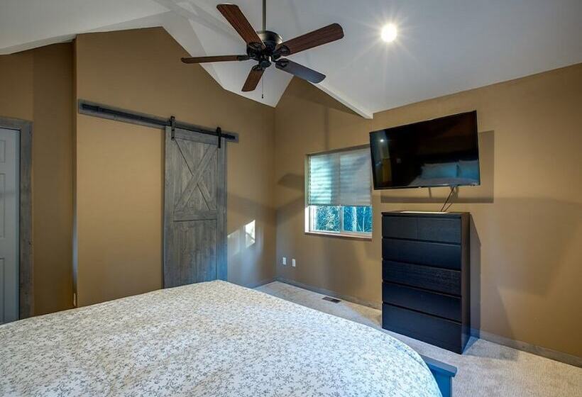 02gs   Wifi   D/w   W/d   Sleeps 8