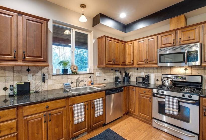 20gs   Wifi   F/p   W/d   Sleeps 6