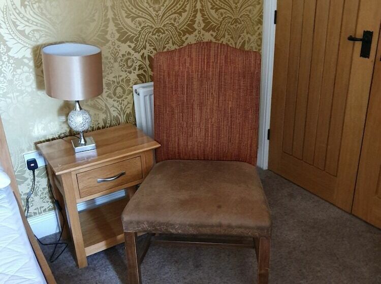 تختخواب و صبحانه The George At Ashley