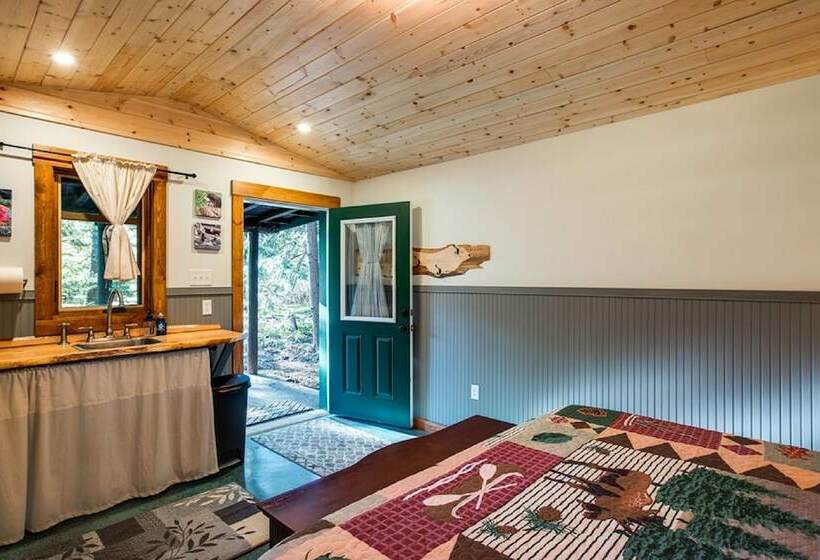 72mf   Rustic   Pets Ok   Sleeps 2