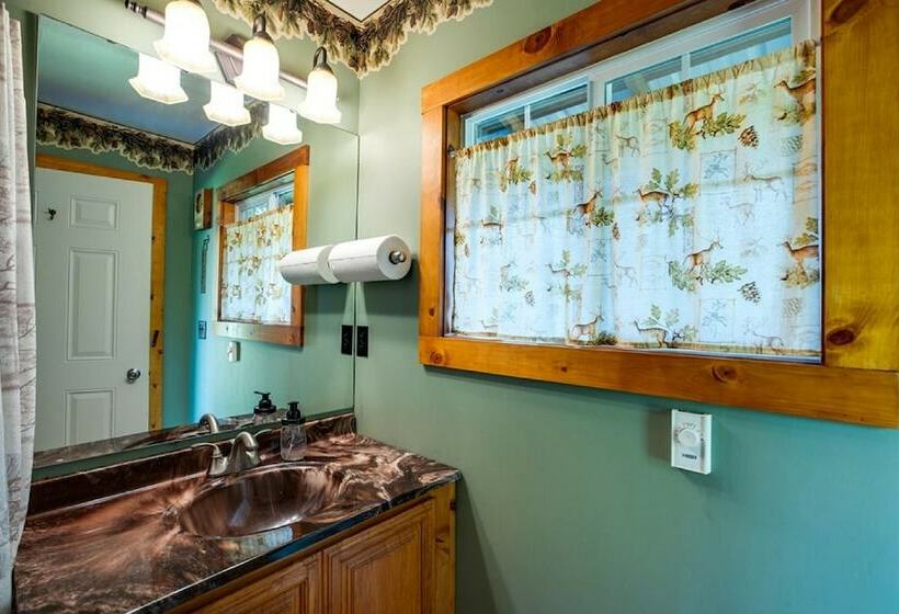 72mf   Rustic   Pets Ok   Sleeps 2