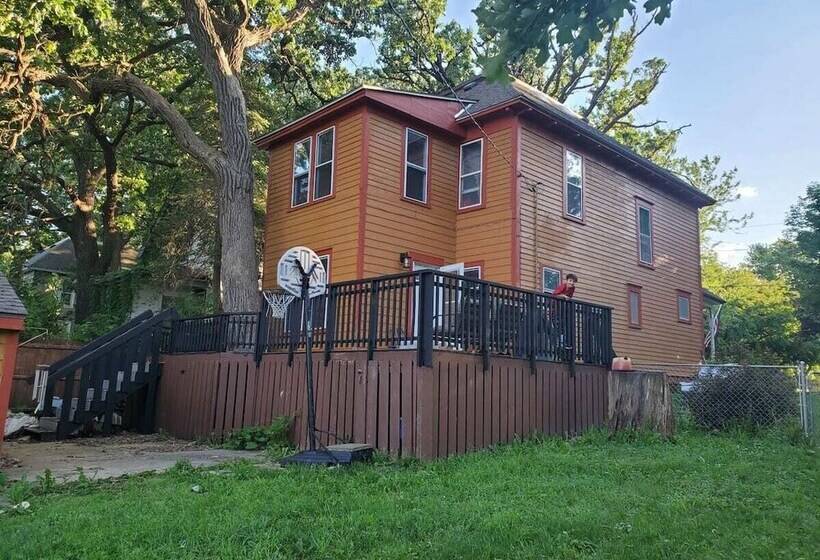 Beautiful Two Story Home By Fountain Lake And Mayo Clinic