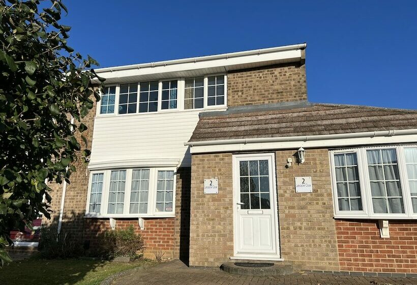 פנסיון Lancaster Close Serviced Accommodation