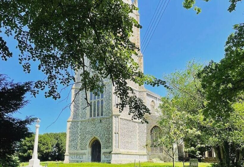 Luxury 1 Bed Cottage With Hot Tub And Log Burner