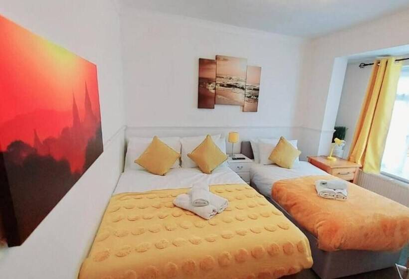 住所  Gilling Villa Remarkable 4 Bed House In Gillingham