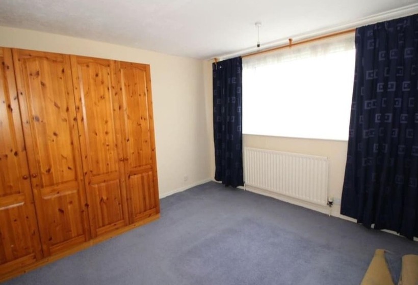 Резиденция Inviting 5 Bed House In Stockport Bramhall