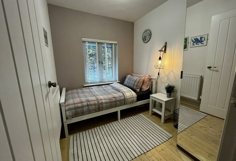 דירת נופש New Modern & Spacious Snowdonia Home  Sleeps 7
