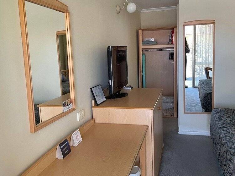 The Oxley Motel