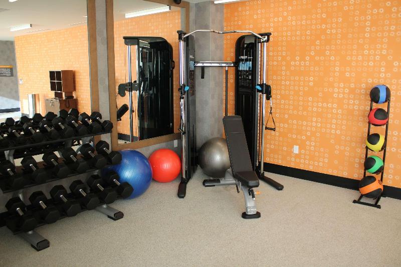 בית מלון כפרי La Quinta Inn & Suites By Wyndham Bardstown