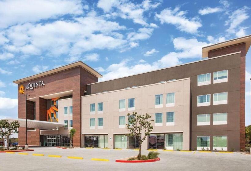 בית מלון כפרי La Quinta Inn & Suites By Wyndham Bardstown