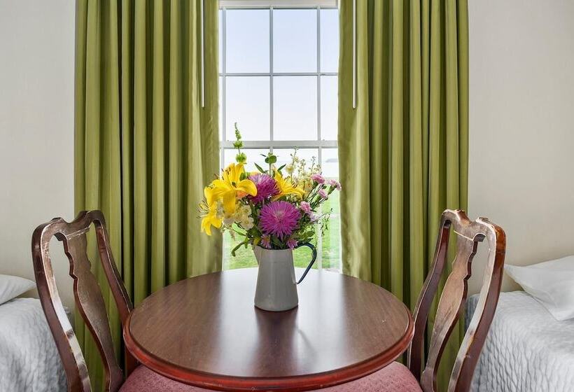 هتل Spectacular Top Floor Deluxe Suite With Beautiful View & More!