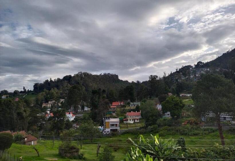 پانسیون Green Park Grand Inn