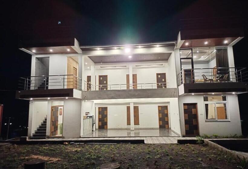 پانسیون Green Park Grand Inn