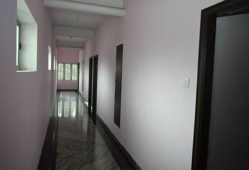 پانسیون Green Park Grand Inn