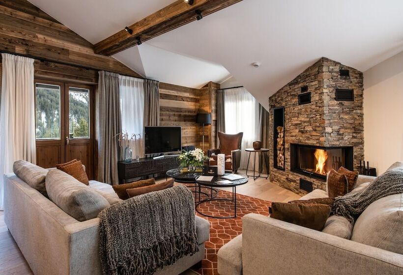 Manali Lodge  By Alpine Resorts