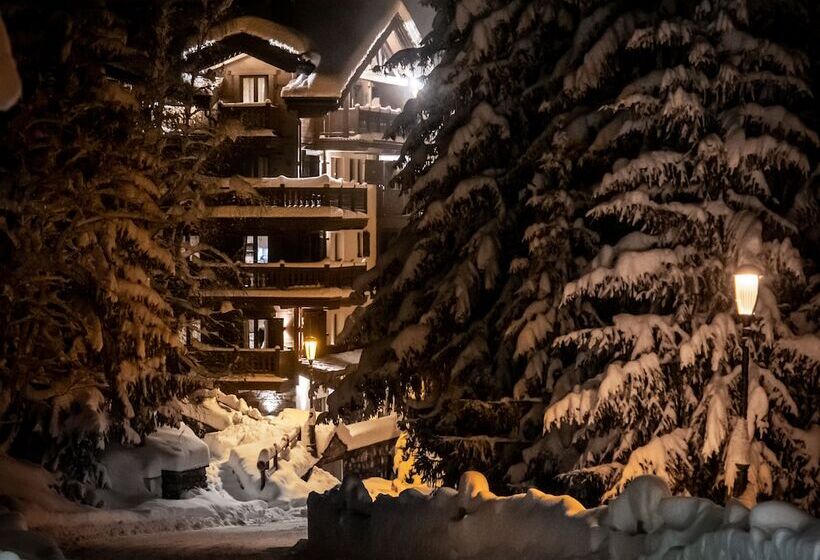 Manali Lodge  By Alpine Resorts