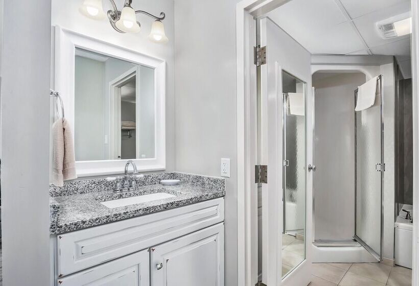 استراحتگاه First Floor Master Suite Bay View