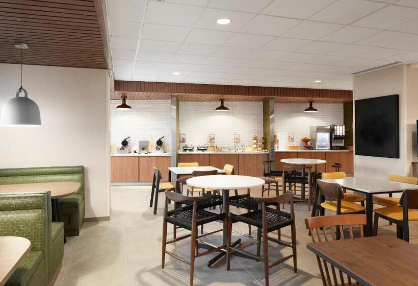 Отель Fairfield Inn & Suites By Marriott Stony Creek