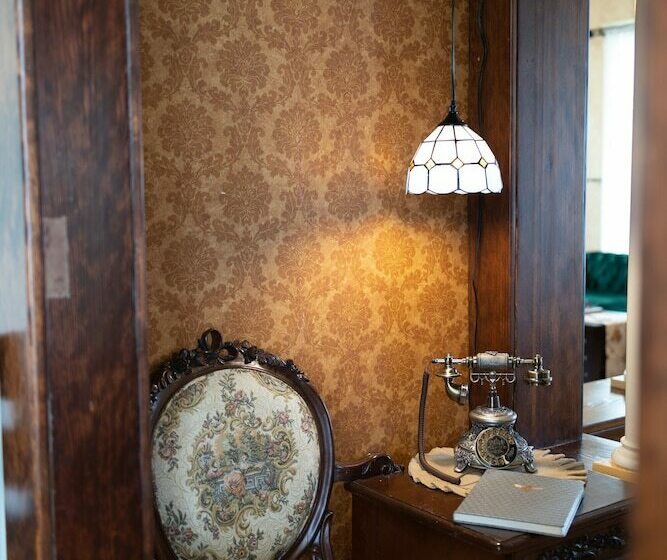 Пансион Honey Bee Manor
