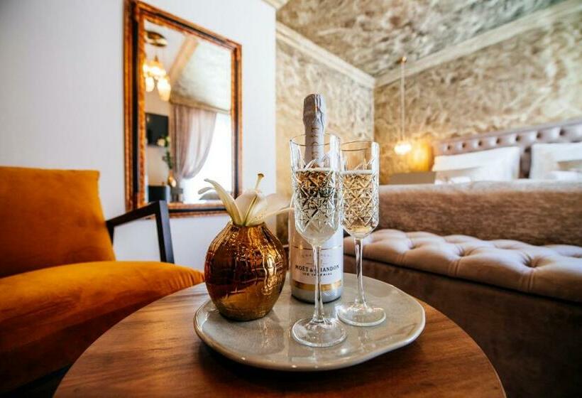 Пансион Luxury Rooms Vindemiæ