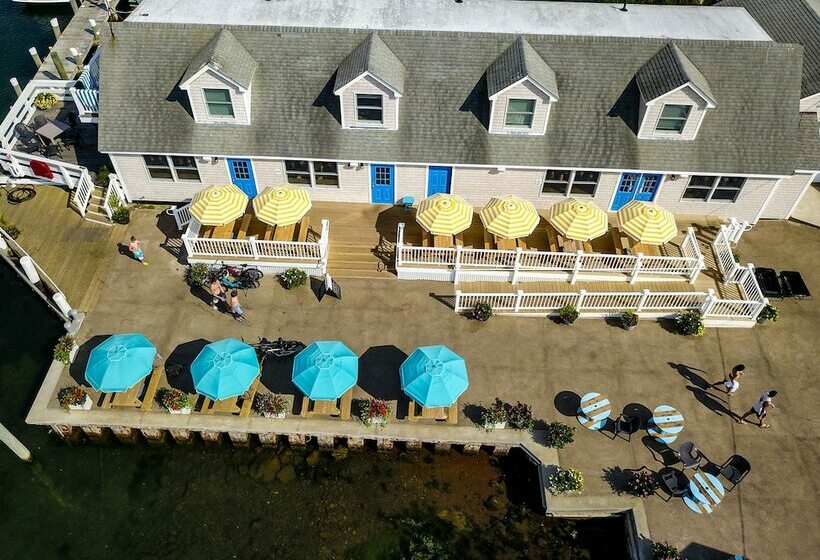 هتل Champlin S Marina & Resort