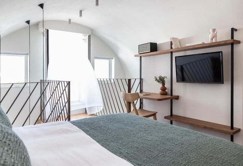 هتل Alero Seaside Skyros Resort