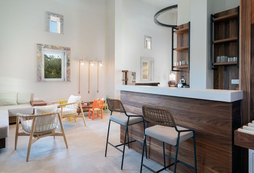 هتل Alero Seaside Skyros Resort