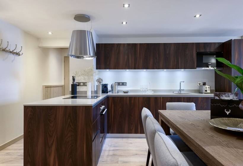 اقامتگاه Le C By Alpine Resorts