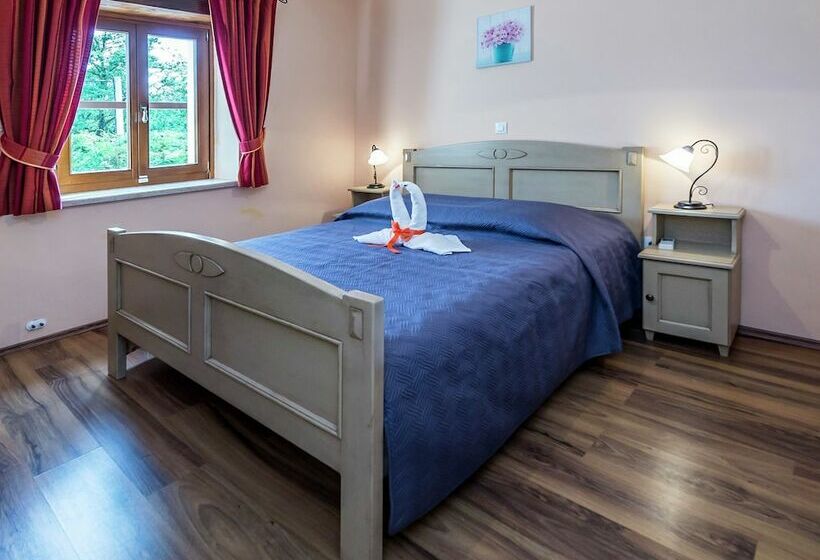 Villa For Up To 8 Persons, With Private Garden And Pool