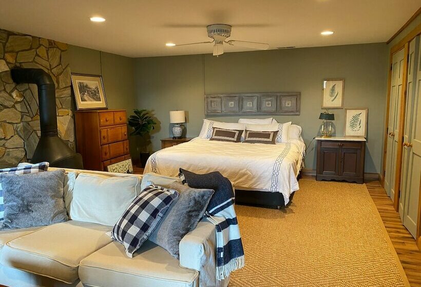 Woodwinds  Custom Cabin, Sunset Views, Hot Tub, Indoor & Outdoor Fireplaces, Pet Friendly By Redawni