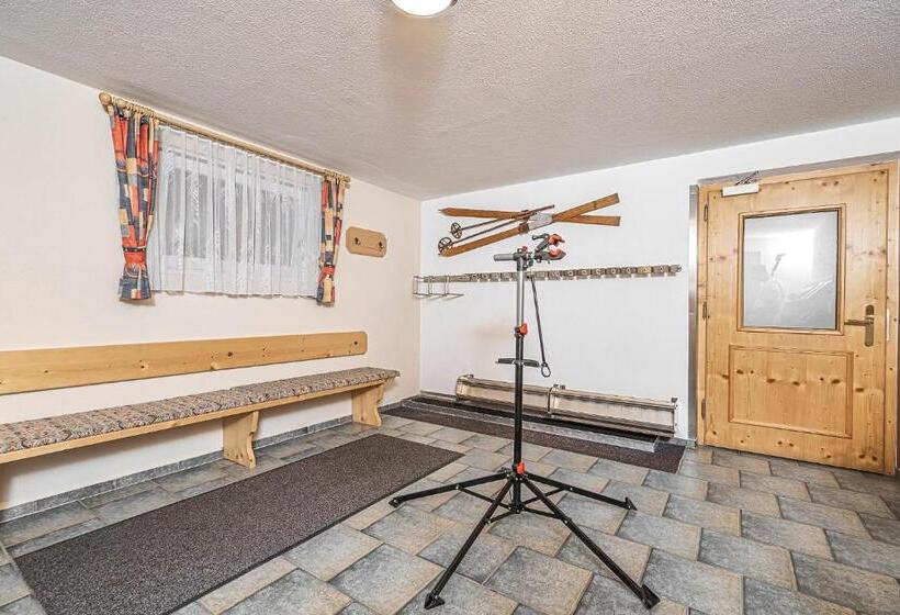 تختخواب و صبحانه Garni Vierjahreszeiten