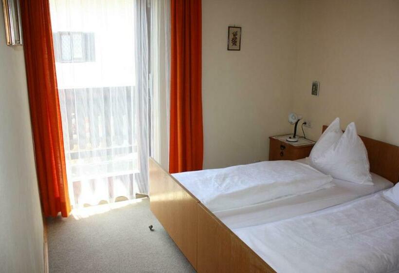 ベッドアンドブレックファースト Haus Rosenauer Zimmer & Ferienwohnungen