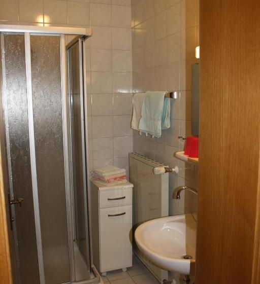 ベッドアンドブレックファースト Haus Rosenauer Zimmer & Ferienwohnungen