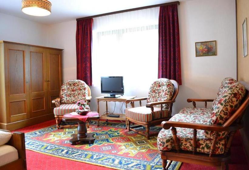 مبيت وإفطار Pension Waldrast
