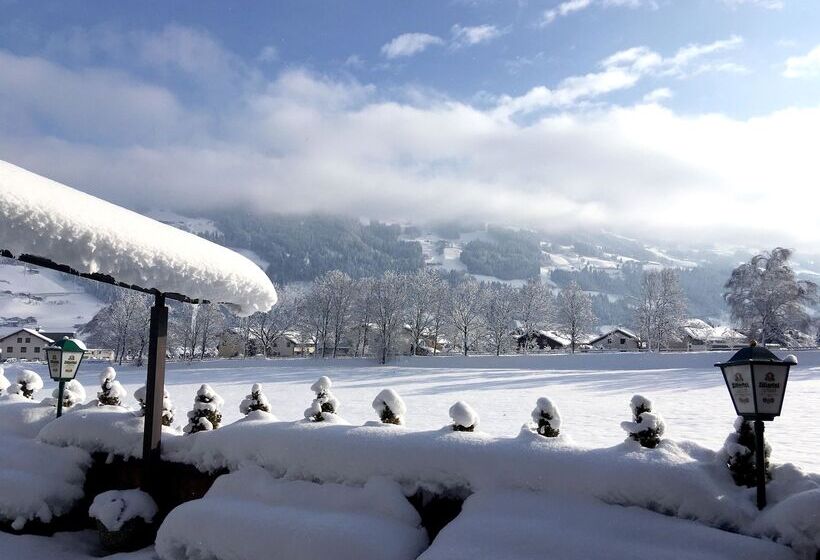 ホテル Zum Senner Suites Zillertal