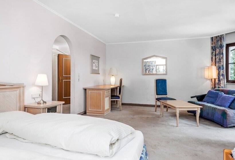 هتل Sylvia By Skinetworks