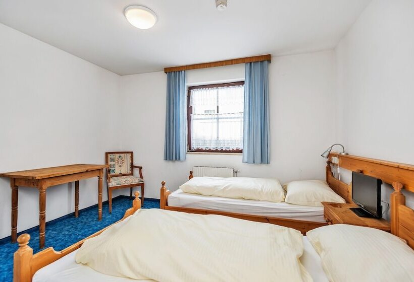 هتل Sylvia By Skinetworks